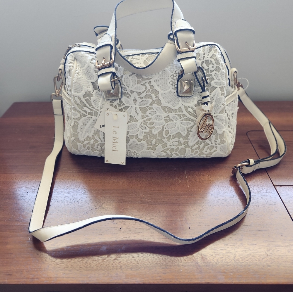 Beautiful Pocketbook for Spring/Summer.  Brand new, never used with tags..
